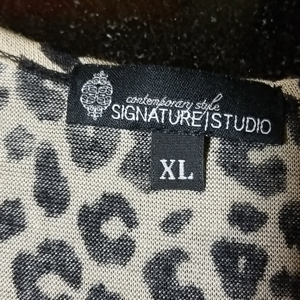 Signature Studio Top - Picture 6 of 10